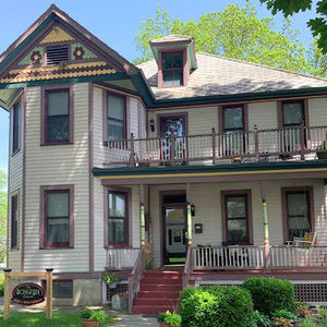 Meet your Posher, Laurie